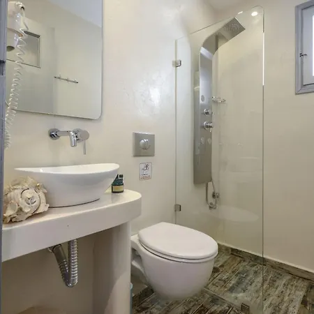 Luxury Naxos Deluxe Triple 150m From St George Apartment Naxos City